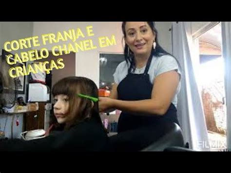 como cortar Chanel em criança e franja bardô .